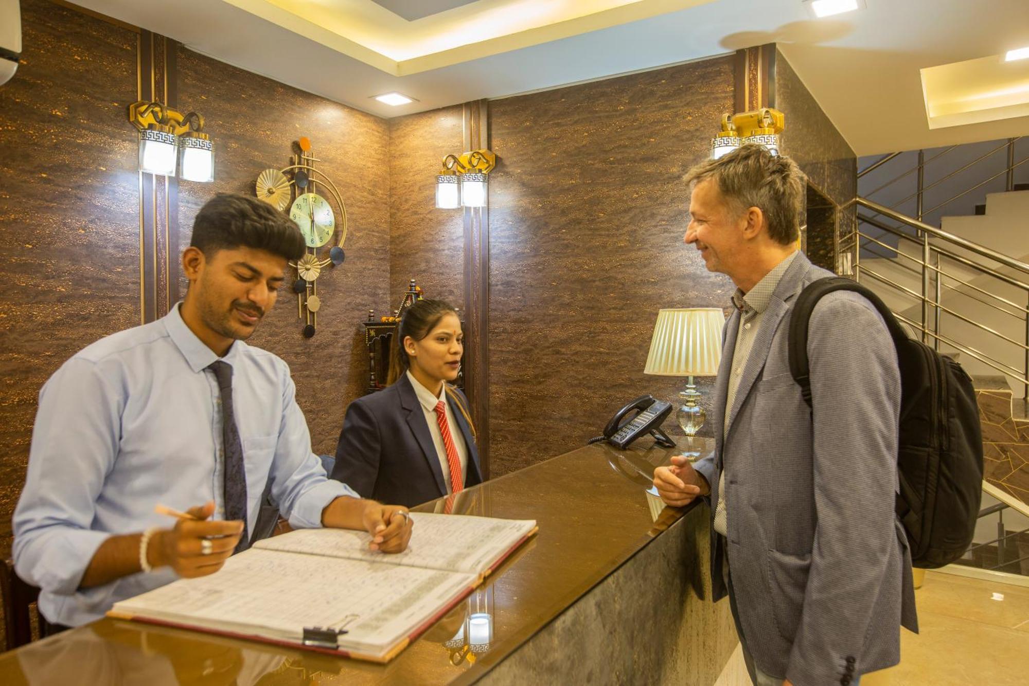 Hotel Prithvi-Raj Near Delhi Airport New Delhi Bagian luar foto