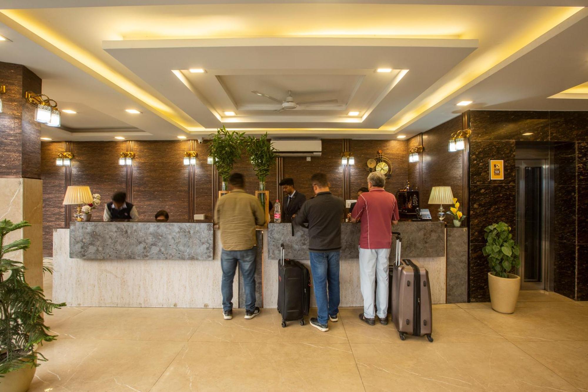 Hotel Prithvi-Raj Near Delhi Airport New Delhi Bagian luar foto
