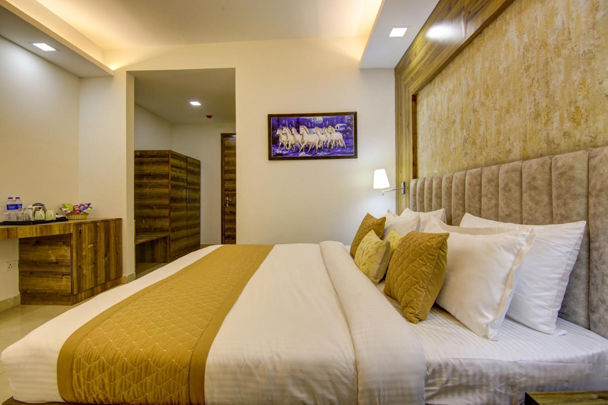 Hotel Prithvi-Raj Near Delhi Airport New Delhi Bagian luar foto