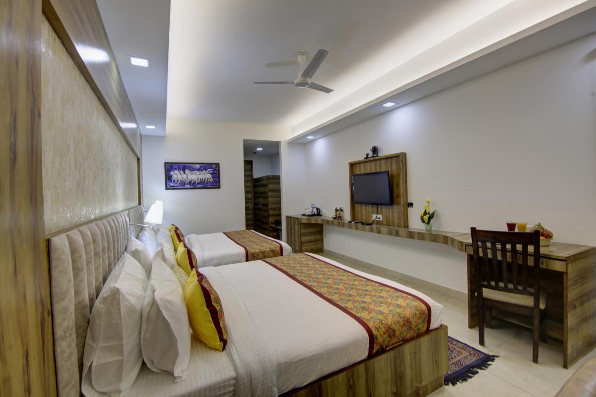 Hotel Prithvi-Raj Near Delhi Airport New Delhi Bagian luar foto