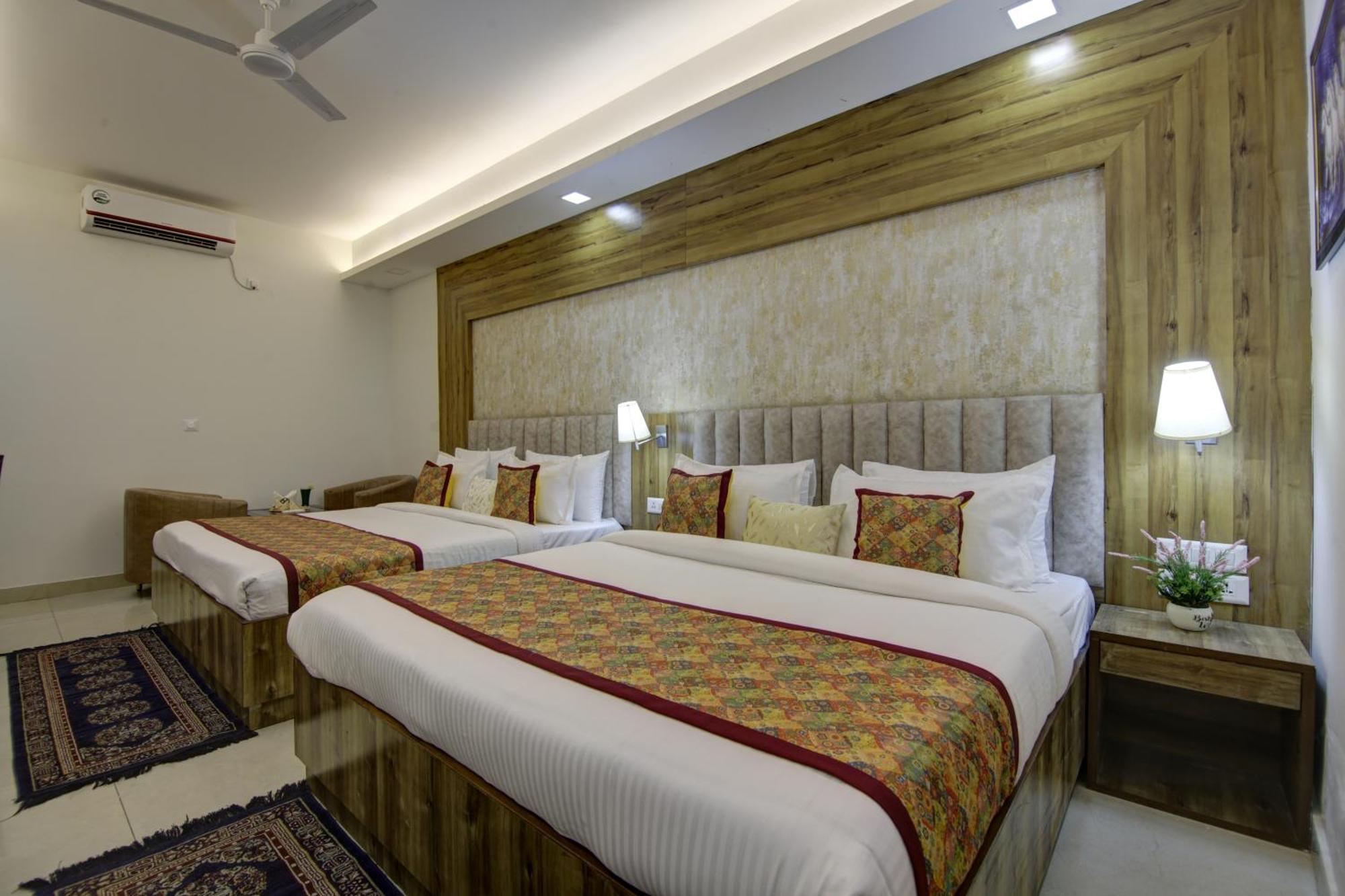 Hotel Prithvi-Raj Near Delhi Airport New Delhi Bagian luar foto